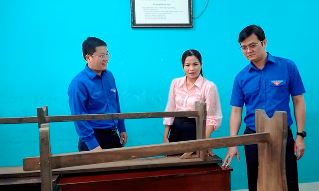 Trung ương Đoàn hỗ trợ người dân Huế khắc phục hậu quả bão lũ