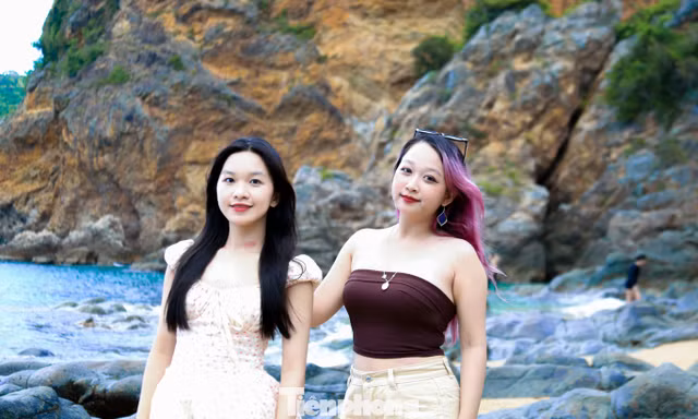 Giới trẻ mê mải check-in 'viên ngọc hoang sơ' ở Đà Nẵng