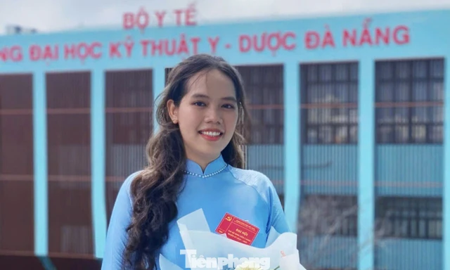 Đứng trong hàng ngũ của Đảng không chỉ tự hào mà còn đầy trách nhiệm