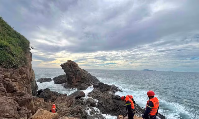 Vụ 3 cô gái bị sóng cuốn mất tích: Đã cấm trekking tự phát xuống Mũi Nghê từ lâu