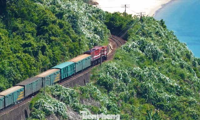 Đường sắt qua đèo Hải Vân được 'giải cứu'