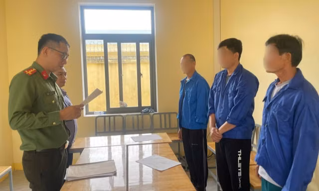 Khởi tố nhóm người cưa bom lấy 90kg thuốc nổ đem bán 