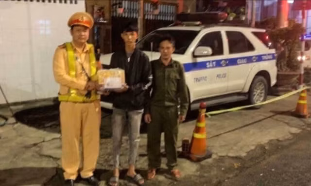 Công an Quảng Ngãi hỗ trợ thanh niên 20 tuổi đi lạc trở về đoàn tụ với gia đình