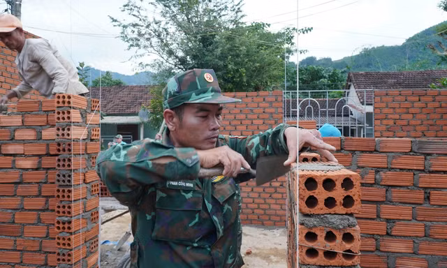 Thần tốc dựng mái ấm nơi rẻo cao Tây Trà