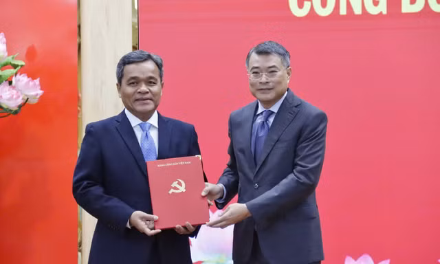 Thứ trưởng Hồ Văn Niên giữ chức Bí thư Tỉnh ủy Quảng Ngãi