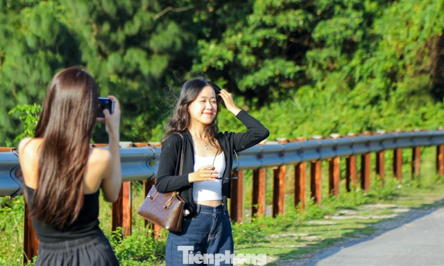 Lãng mạn đến ngỡ ngàng trên cung đường đỉnh Hải Vân 