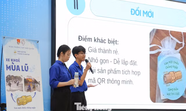 Học sinh sáng chế van một chiều cho xe máy khi mưa ngập