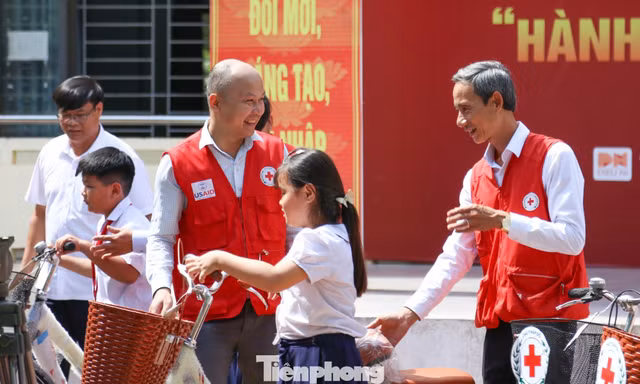 Hành trình nhân ái tiếp sức cho 'rốn lũ' Thượng Đức