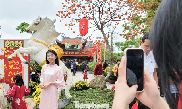 Chen chân cầu an đầu năm ở cổ tự 700 tuổi tại Quảng Trị