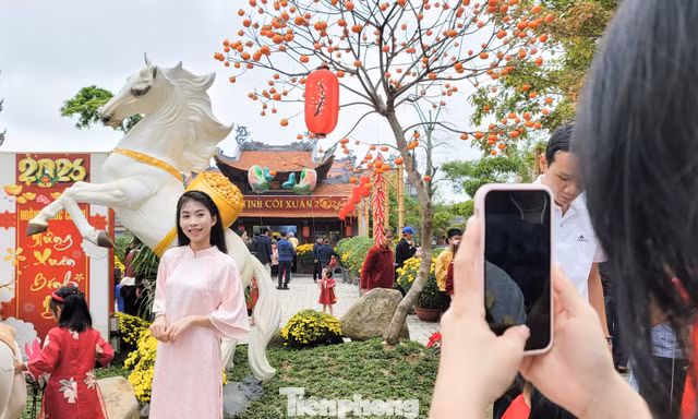 Chen chân cầu an đầu năm ở cổ tự 700 tuổi tại Quảng Trị