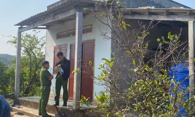 Công an khám nghiệm hiện trường nghi có nhiều người tử vong