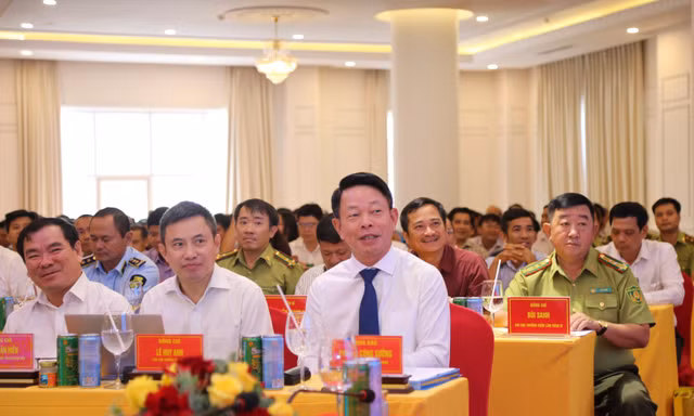 Đang Hội thảo ‘Bảo tồn chim Yến gắn với phát triển bền vững thương hiệu Yến sào Khánh Hòa’
