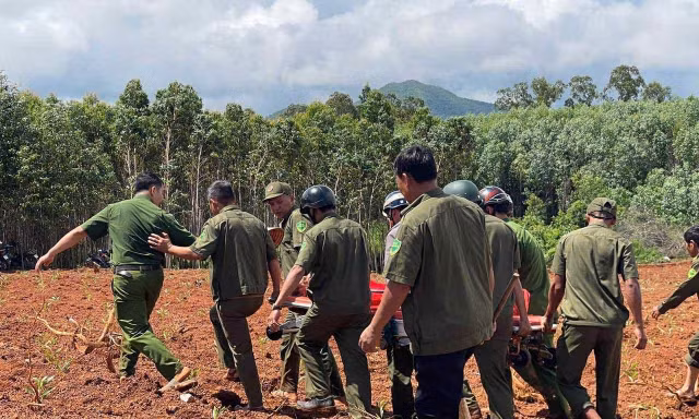 Người đàn ông ở Gia Lai rơi xuống giếng hoang sâu 15 mét giữa rừng