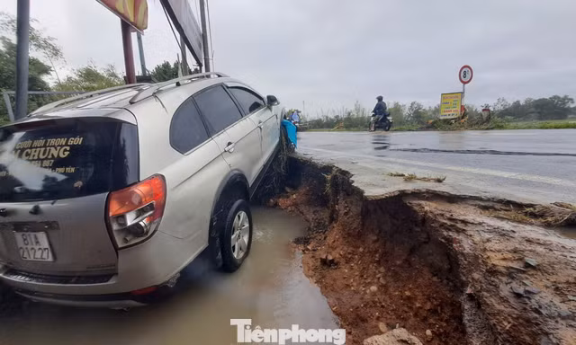 Khung cảnh tan hoang ‘rốn lũ’ Hòa Thịnh