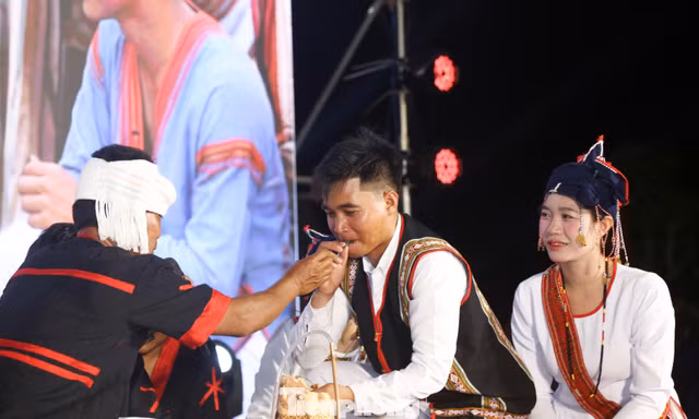 Lễ bắt chồng của người Chăm Hroi 