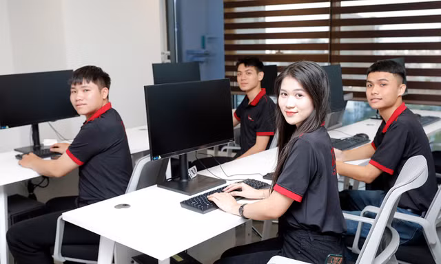 Sinh viên IT ĐH Duy Tân ghi dấu ấn vượt trội trên Không gian Số