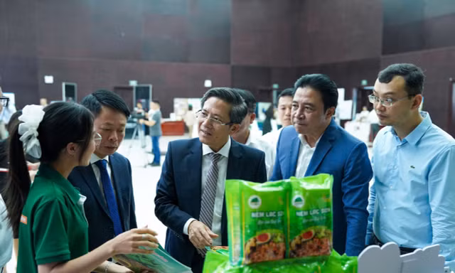 Lãnh đạo bộ, ngành tham quan 'gian hàng xanh’ đặc biệt tại Đà Nẵng