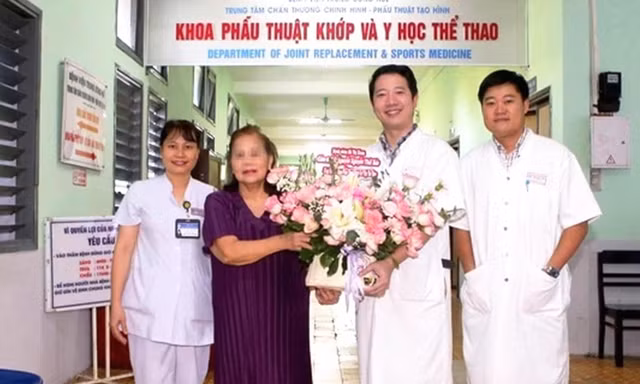 ‘Hồi sinh’ khớp gối bị biến dạng nghiêm trọng cho cụ bà tại Huế
