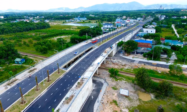Cận cảnh tuyến đường hơn 750 tỷ đồng thi công ì ạch 13 năm 
