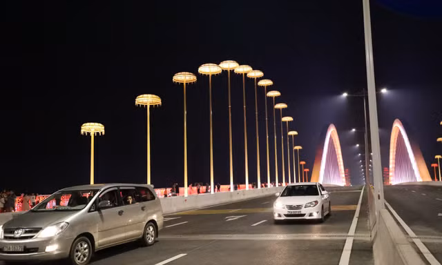 Cây cầu lọng vàng nổi tiếng ở Huế đã được đặt tên