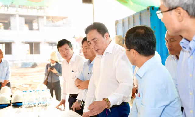 Thúc tiến độ xây trường nội trú liên cấp trị giá hàng trăm tỷ 