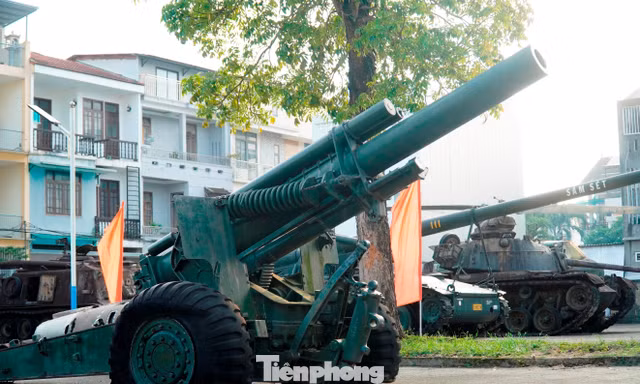 Máy bay, xe tăng trưng bày ngoài trời ở Huế rỉ sét, mục nát chờ kinh phí bảo quản