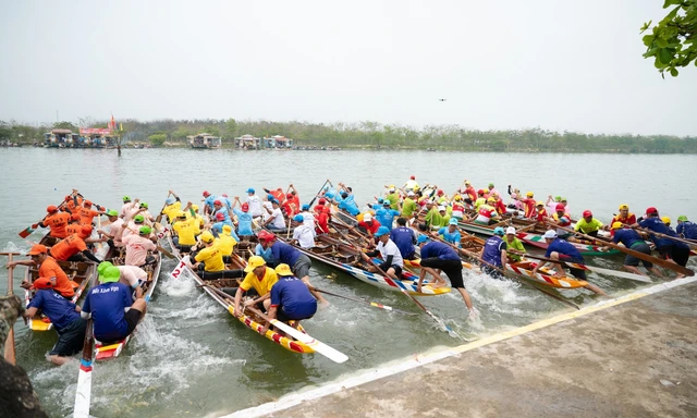 Hạ nguồn sông Hương dậy sóng đầu xuân