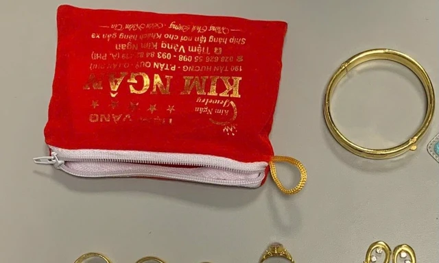 Hành khách bỏ quên túi xách chứa vàng tại sân bay ở Huế