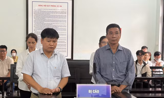 Cựu Giám đốc CDC TP. Huế và nhóm thuộc cấp lĩnh án