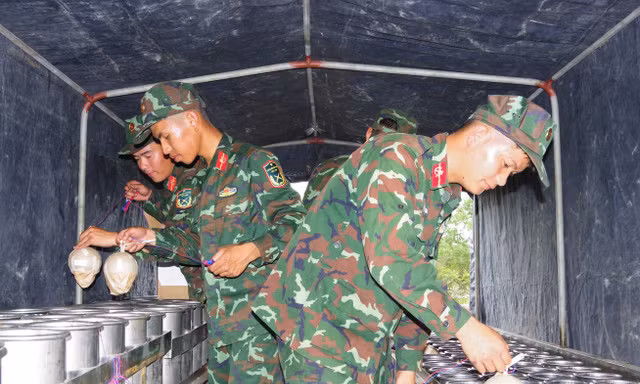 Cận cảnh trận địa pháo hoa trước giờ khai hoả ở thành phố Huế