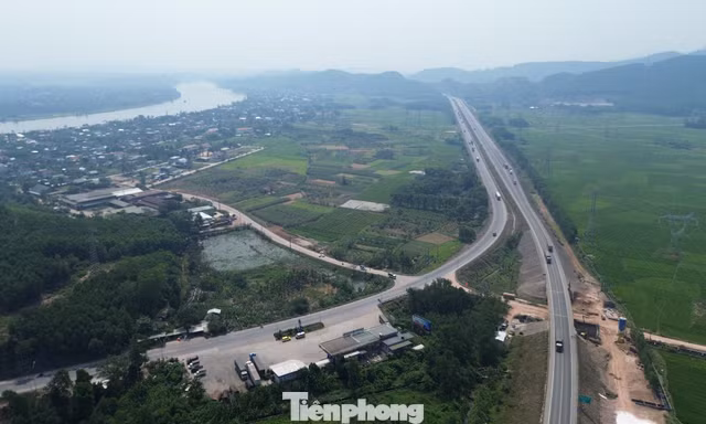 Nút giao cao tốc 300 tỷ đồng ‘sốt ruột’ chờ mặt bằng