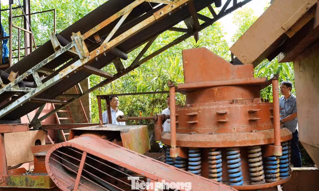 Khối máy móc tiền tỷ ‘nằm lì’ giữa rừng sâu ở Huế