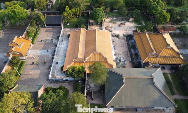 Tranh luận trùng tu nhà hát cổ trong lăng tẩm ở Huế