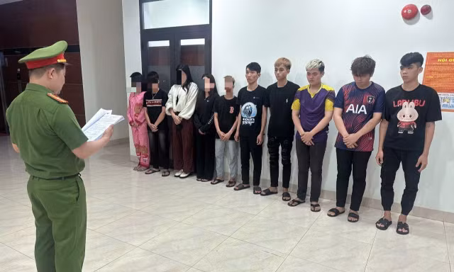 Khởi tố nhóm nữ cầm đầu vụ rượt đuổi nhau trên phố ở Đà Nẵng