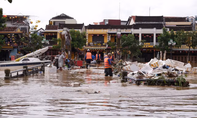 Chủ tịch UBND TP Đà Nẵng: Rà soát thiệt hại mưa lũ, hỗ trợ từng địa phương
