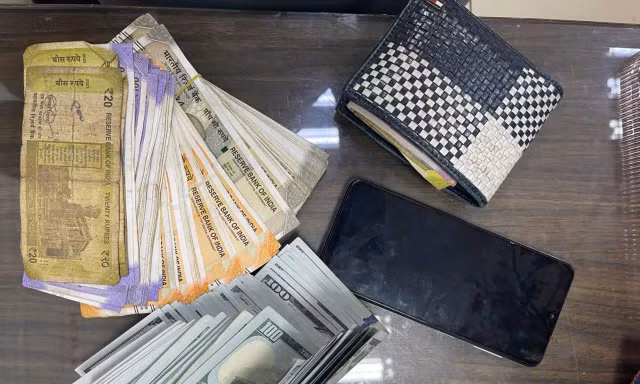 Du khách bỏ quên balo chứa nhiều tiền tại sân bay Đà Nẵng