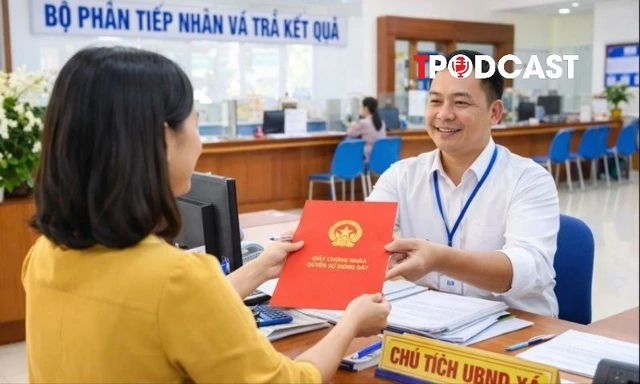 Chủ tịch xã được cấp 'sổ đỏ' cho người dân