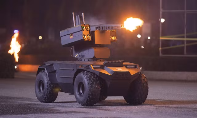 Xem robot tự hành cùng Cảnh sát đặc nhiệm nổ súng tiêu diệt mục tiêu khủng bố