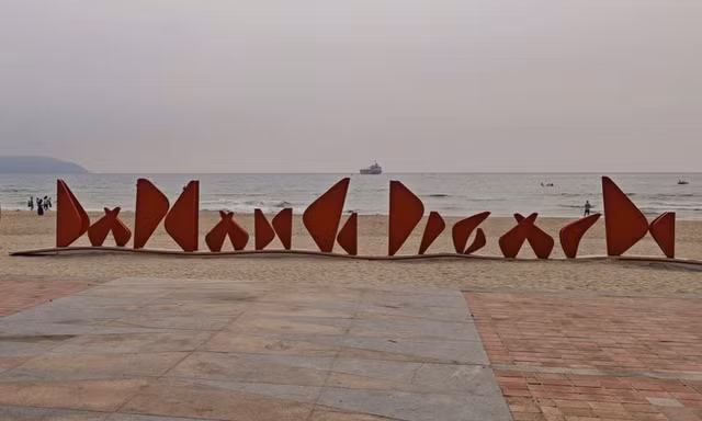 Dòng chữ 'Da Nang Beach' gây tranh cãi