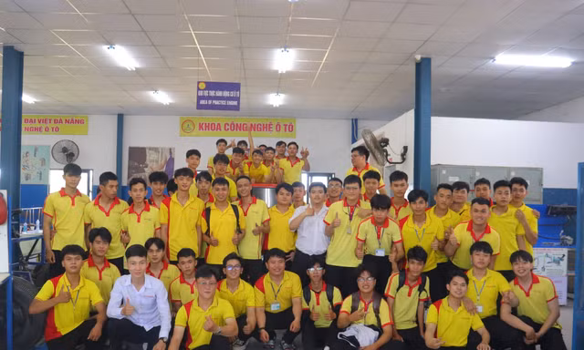 'Giảng đường mở' đưa sinh viên đến doanh nghiệp ngay từ năm nhất