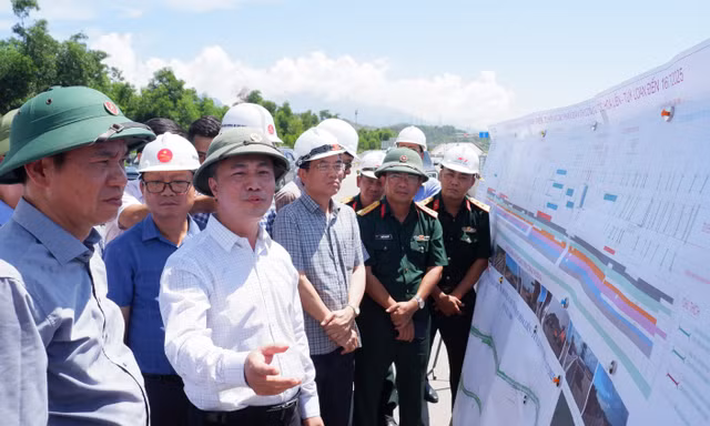 Không để người dân phải phơi nắng, khiếu kiện quyền lợi trên cao tốc