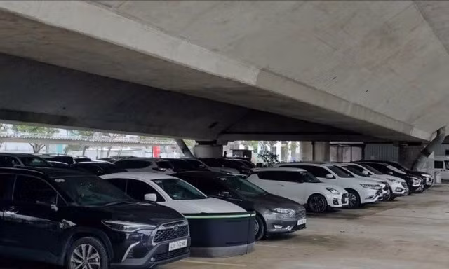 Chính quyền Đà Nẵng yêu cầu chấm dứt hoạt động bãi đỗ xe dưới gầm cầu Trần Thị Lý