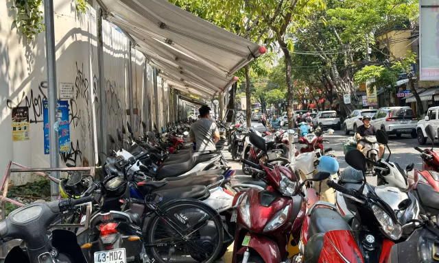 Vỉa hè Đà Nẵng trước giờ cấm buôn bán