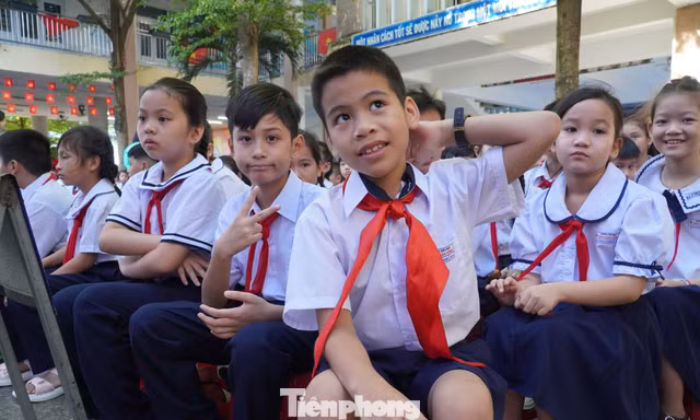 Đà Nẵng: Lễ khai giảng của học trò chuyển trường sau sáp nhập ra sao?