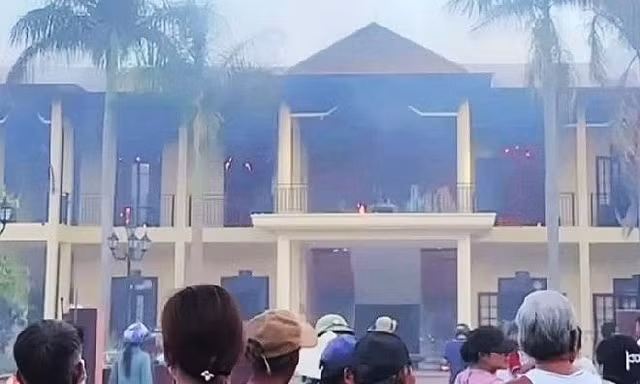 Cháy trụ sở xã, nhiều phòng làm việc và tài liệu hư hỏng 