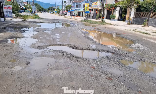 Đường 'rùa bò' 700 m làm 8 năm chưa xong