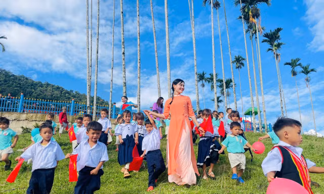 Hình ảnh tuyệt đẹp lễ khai giảng tại 'điểm trường trên mây’ ở Đà Nẵng 