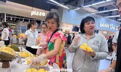 TPHCM có buffet sầu riêng ngon quên lối về, khách ăn 'thả ga' 