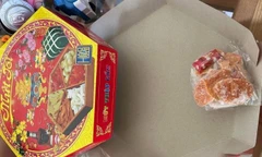 ‘Dở khóc dở cười’ khui quà Tết