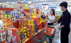 Hàng Tết giá mềm ‘phủ sóng’ thị trường 
